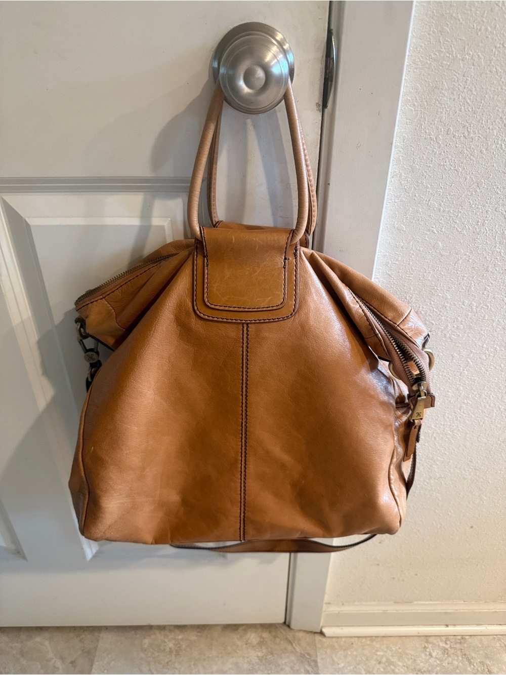 HOBO Sheila Satchel - Picture 10 of 16